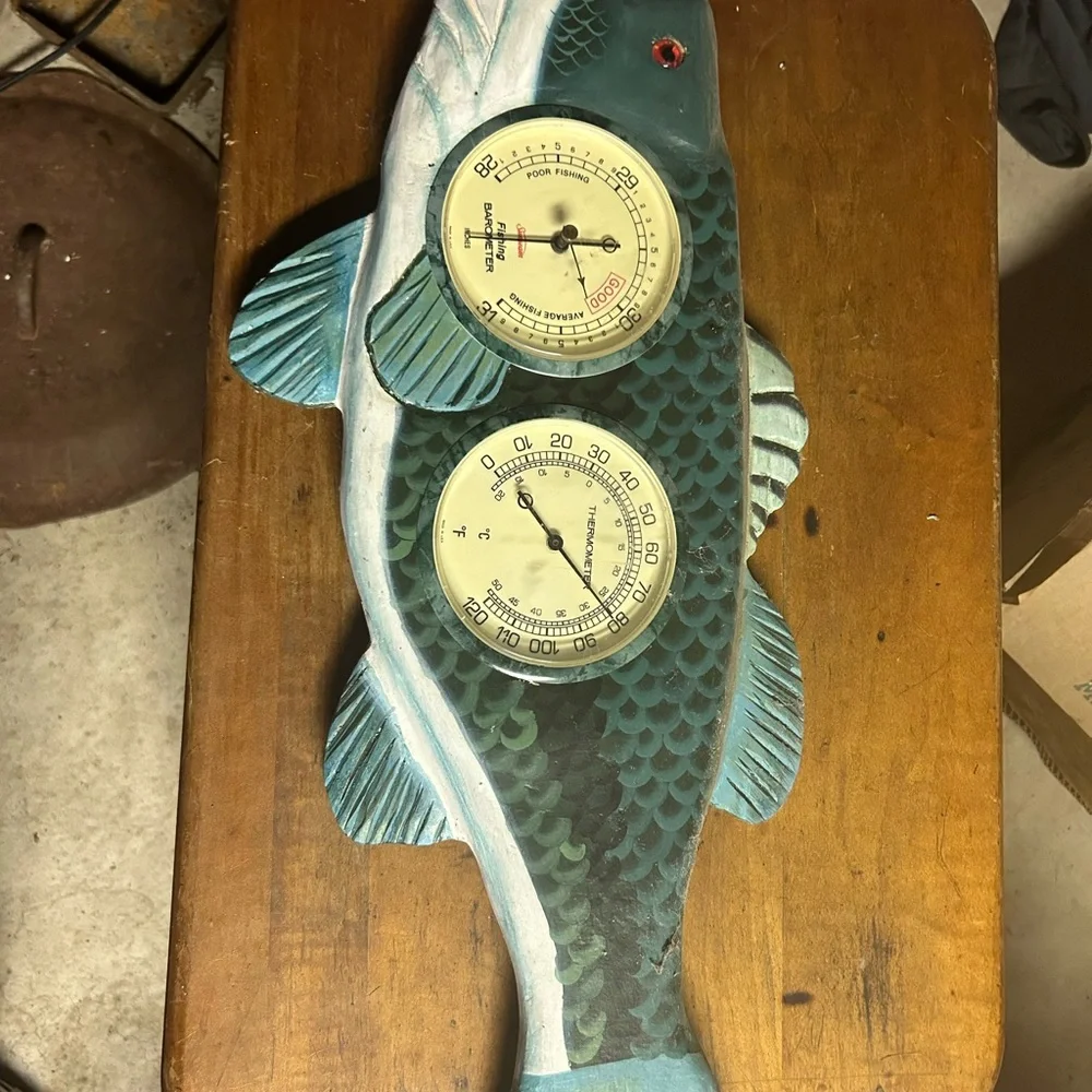 Green and Blue Fish Decor with Thermometer and Hygrometer